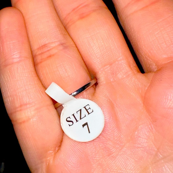 Fragrant Jewels Wreath Ring Christmas Themed Gift Collection Size 7 NWT - Picture 2 of 2